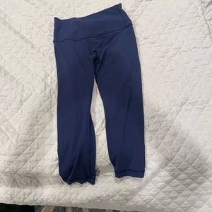 Navy Lululemon leggings size 6 cropped.
